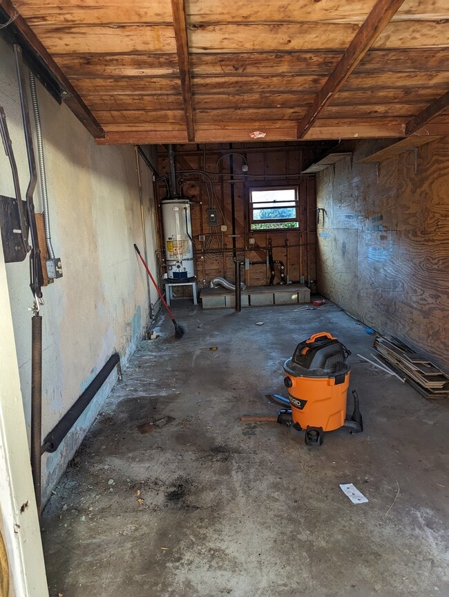 Building Photo - 25126 Feijoa Ave