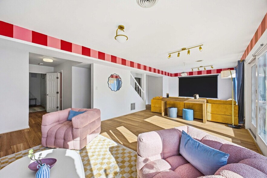 Building Photo - 12 Apple Tree Way