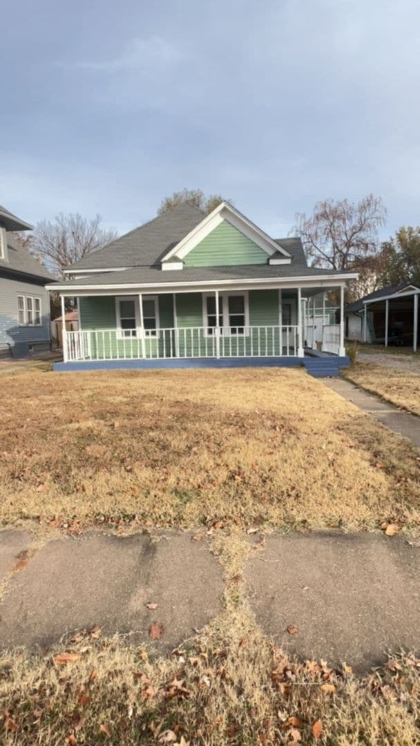 Building Photo - 512 W Oak Ave