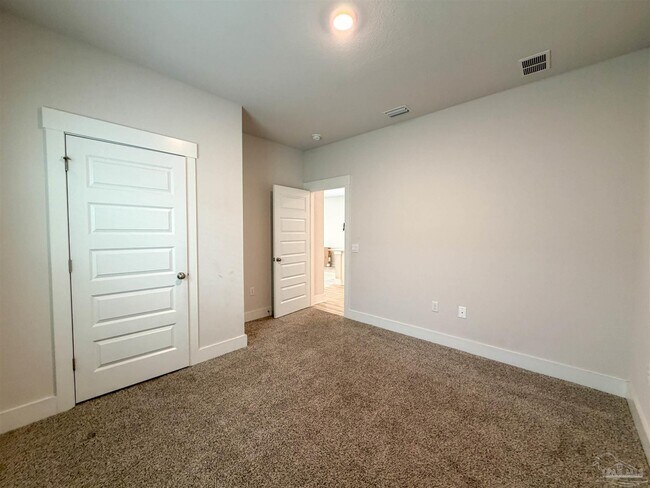 Building Photo - 9899 Starling Dr