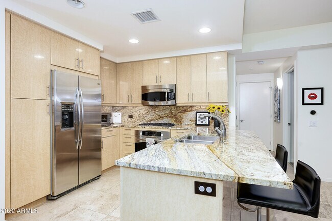 Building Photo - 7117 E Rancho Vista Dr