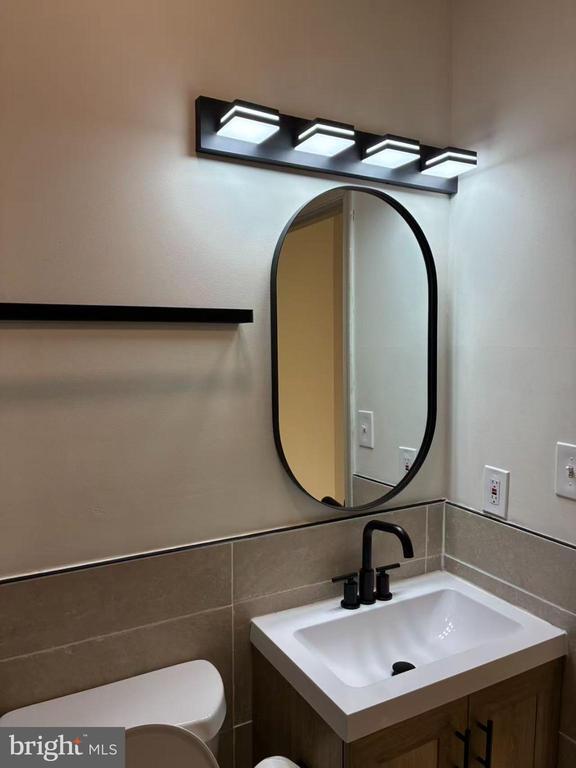 Building Photo - 44 Reading Ave