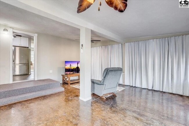 Building Photo - Beautiful 4-Bedroom, 1.5 Bathroom Home