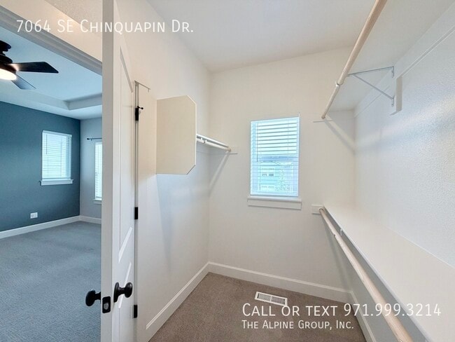 Building Photo - 7064 SE Chinquapin Dr