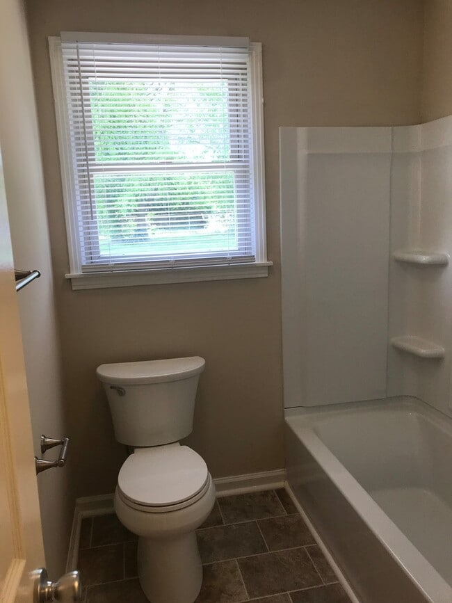 Building Photo - 808 Bedford Dr