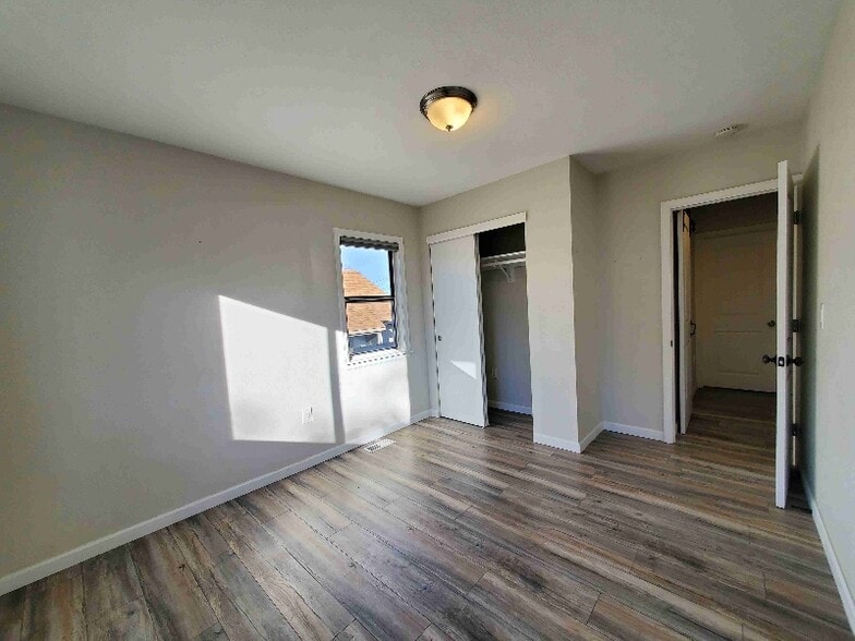 Building Photo - 664 S Osceola St