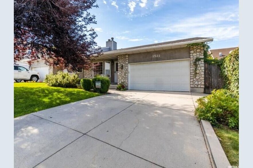 Building Photo - 2522 Hillside Village Ct