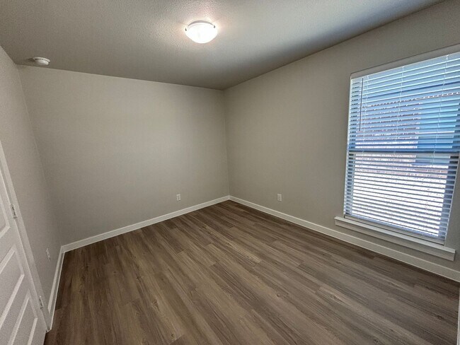 Building Photo - Pre leasing for July, Bell farms!