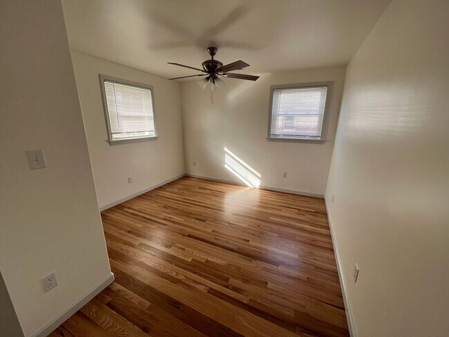 Building Photo - 3 Bedroom 3 Bath House Rental with Basemen...