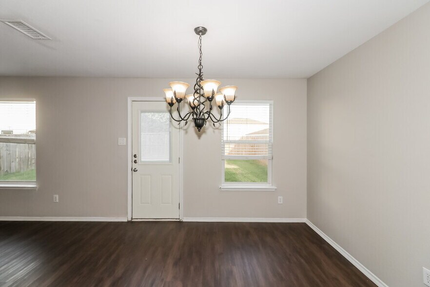 Building Photo - 16406 Chandler Ridge Ln