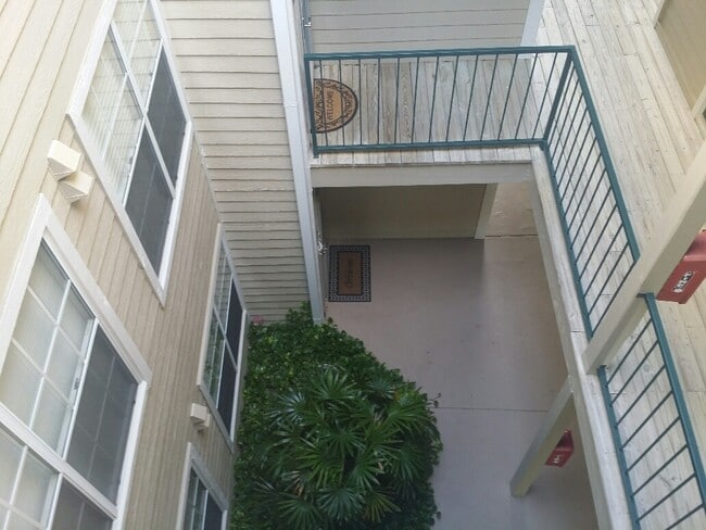 Building Photo - Completely Renovated 3rd Floor condominium with panoramic views GARAGE INCLUDED!