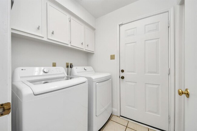 Building Photo - 11415 Ella Lee Dr