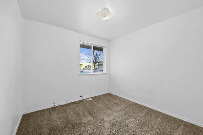 Bedroom #2 - 905 E Ball Ct