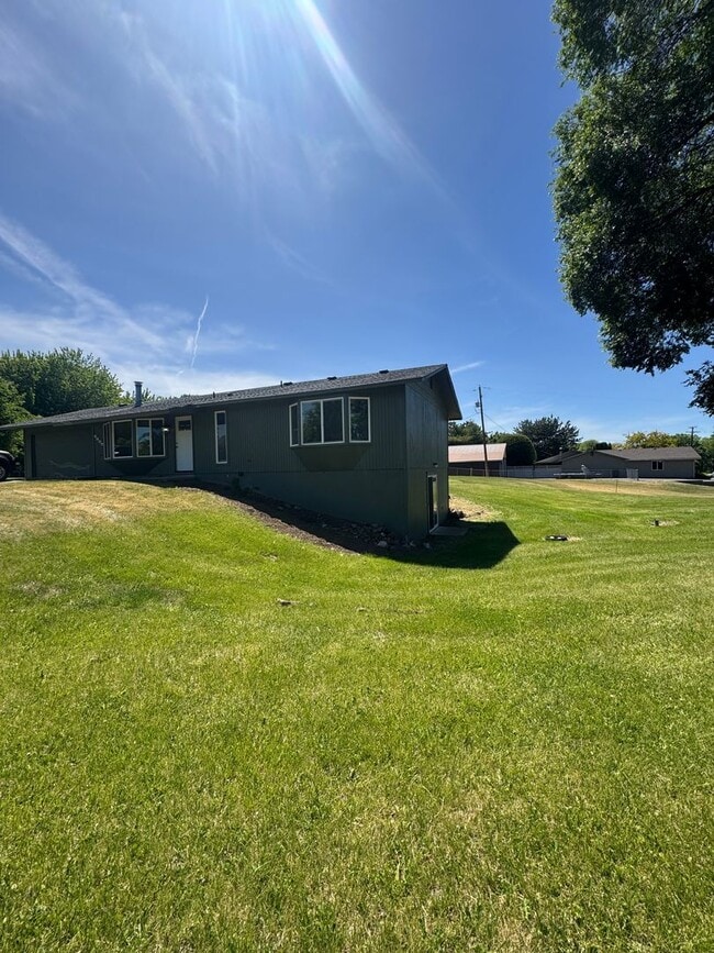 Building Photo - Non-Refundable & Security Deposit Total: $...