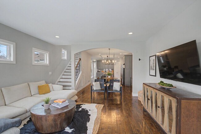 Building Photo - $4,200 per month | Fully Furnished | 3+ Month Leases Available