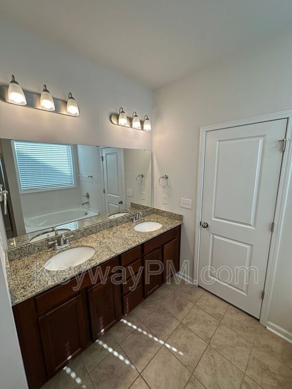 Building Photo - 4150 Thimbleberry Dr