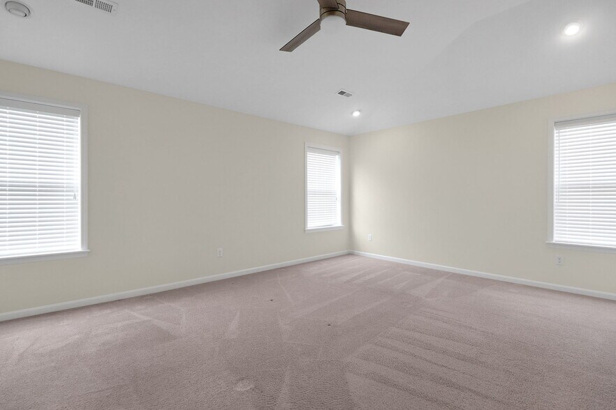 Building Photo - 6743 Palmetto Dr