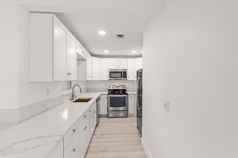 Building Photo - 1369 Pine Brook Dr