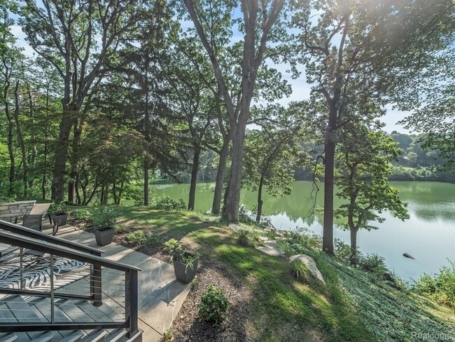 Building Photo - 3511 Lakecrest Dr