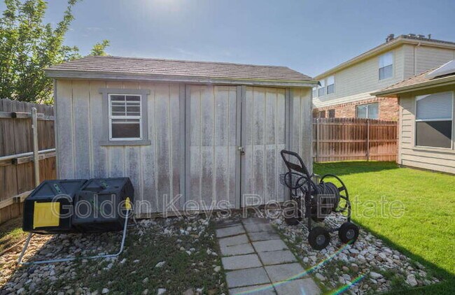 Building Photo - 672 S Heights Dr