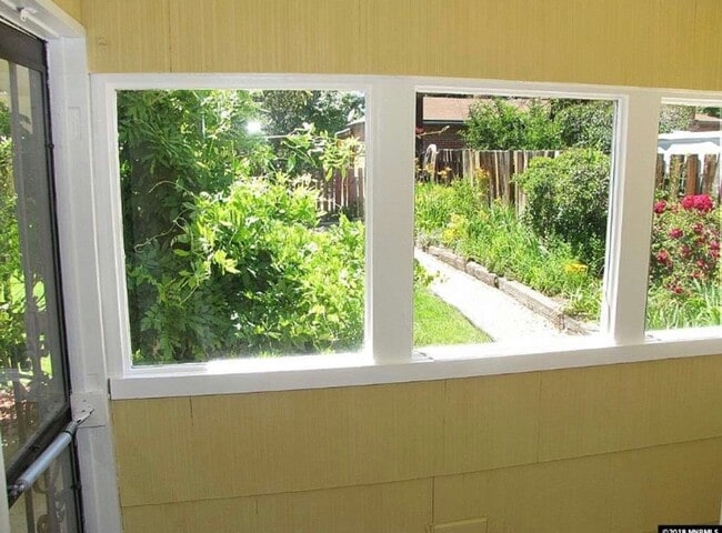 Building Photo - Available Mid-April – Beautiful 3 Bedroom Home on Hunter Lake Drive