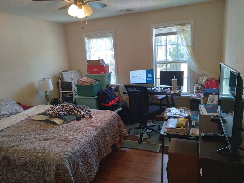 Guest Bedroom - 109 Smith St