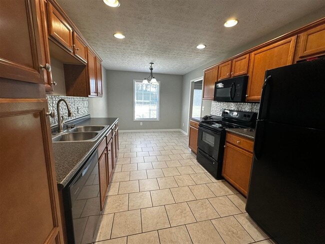 Building Photo - 484 Crossfield Way