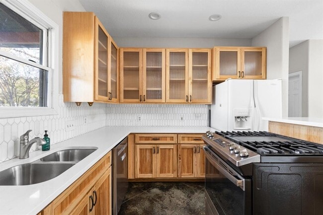 Building Photo - 2203 Lindell Ave