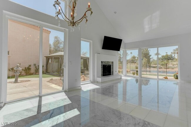 Building Photo - 8953 Diamond Falls Dr