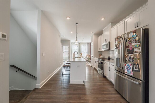 Building Photo - 313 Skylar Way SE