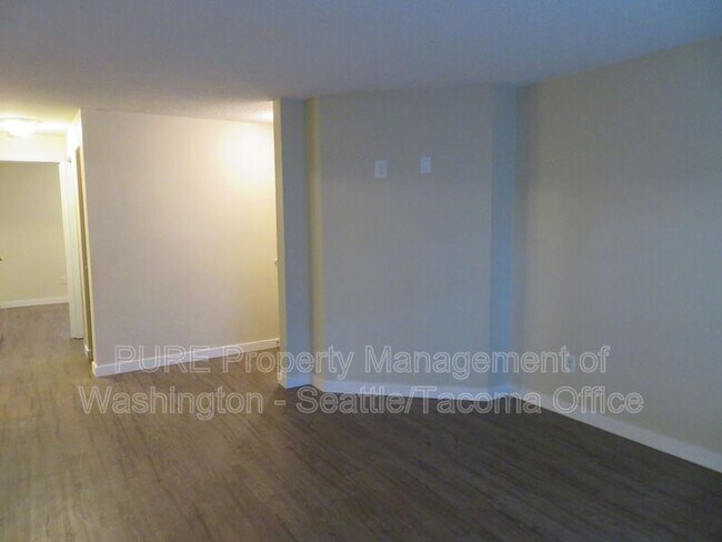 Building Photo - 1011 18th St NE