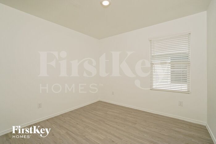 Building Photo - 2451 Lake Hls