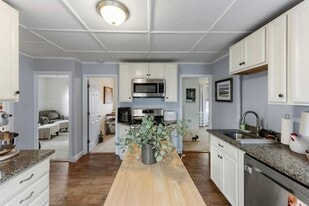 Building Photo - 8 Peck Ave