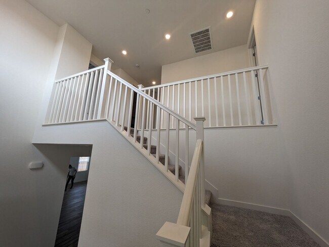 Building Photo - 2468 Lake Club Dr