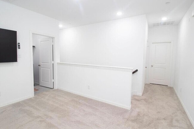 Building Photo - 9923 Schramm St