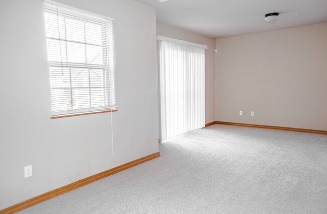 Building Photo - 2864 W Lakewood Dr