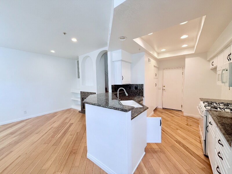 Building Photo - 109 Santa Barbara Ct