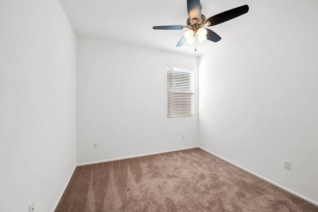 Building Photo - 6321 S Crescent Peak Dr