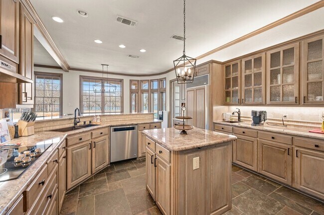 Building Photo - 208 Highpoint Cir