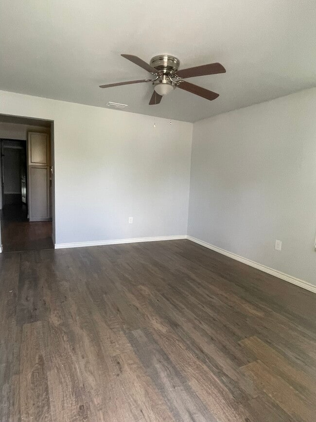 Building Photo - 309 W Ave A