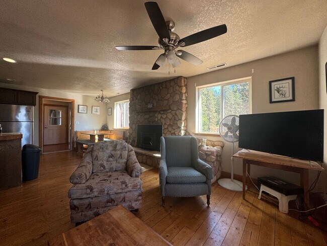 Building Photo - 3992 CA-147