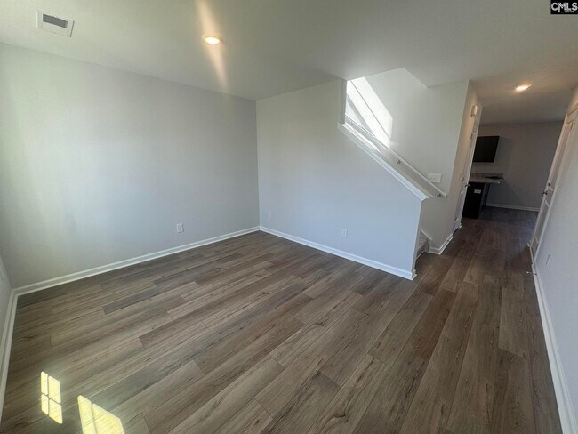 Building Photo - 3080 Hallsdale Dr