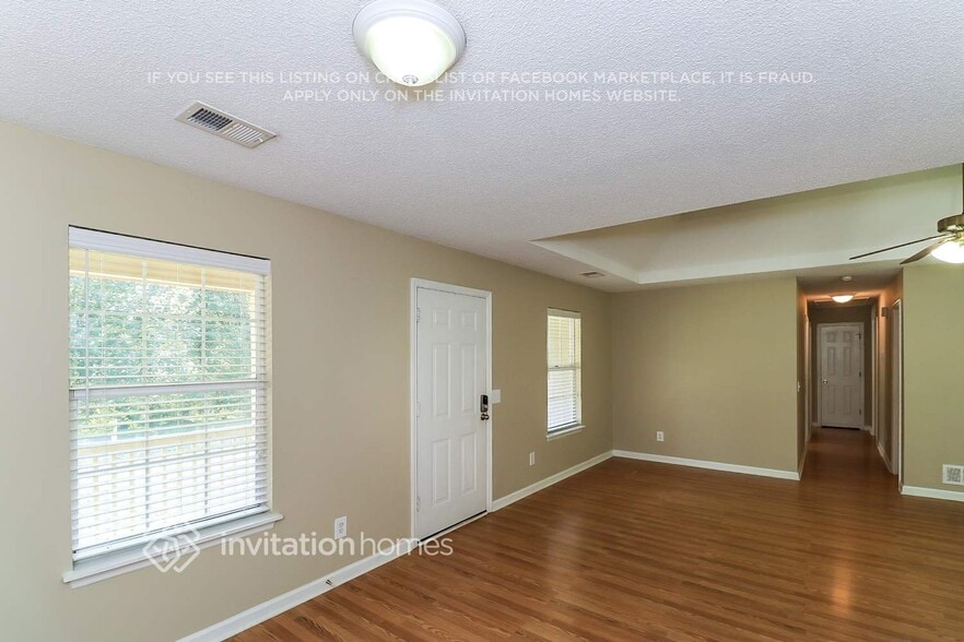 Building Photo - 1870 Chadwick Dr