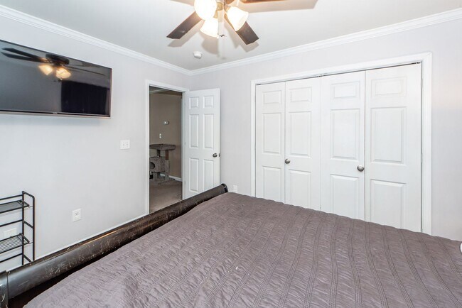Building Photo - 3 Bedroom 2.5 Bath Single Family Home in S...