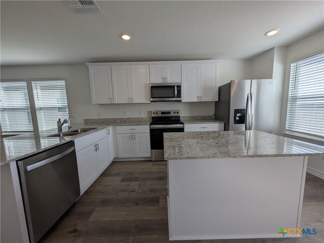 Building Photo - 862 Bluegrass Pt