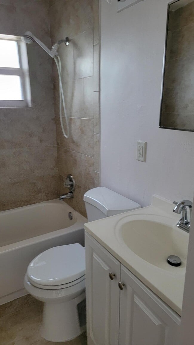 Building Photo - 1913 Delaware Ave