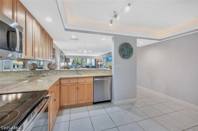 Building Photo - 12945 Vanderbilt Dr