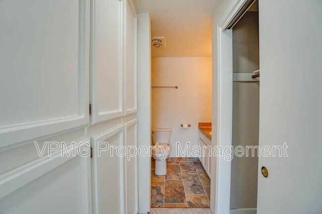 Building Photo - 605 SE 121st Ave
