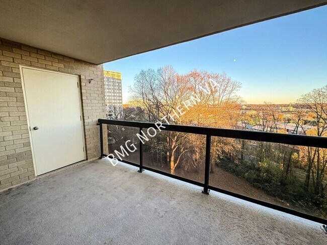 Building Photo - 309 Yoakum Pkwy