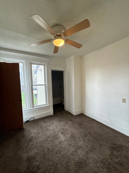 Building Photo - 521 S 12th St